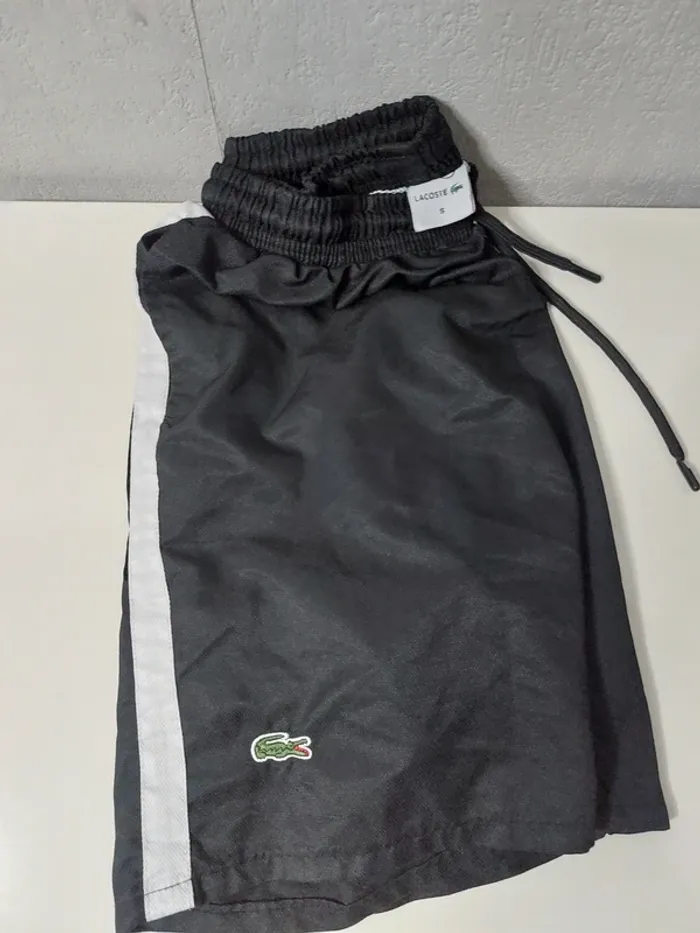 Short noir et blanc "Lacoste" - photo numéro 3