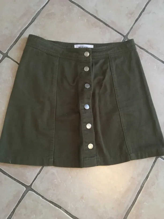 Superbe mini jupe de marque Meshme en 38 kaki excellent état