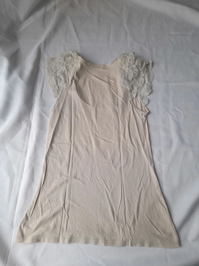 Tee shirt avec dentelles au épaules taille 34/36 ( voir description) - photo numéro 2