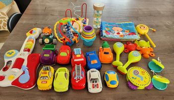 Lot jouets bébé