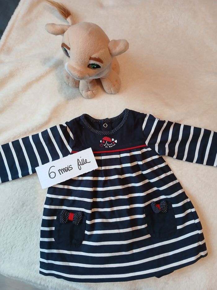 Robe 6 mois fille tres bon état