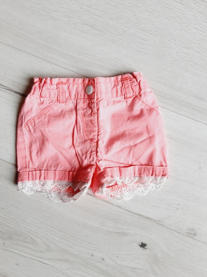 Vêtement bébé fille short rose Kiabi 9 mois