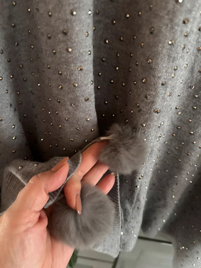 pull cape avec strass et pompons - photo numéro 3