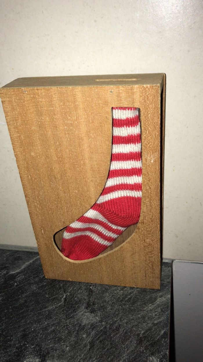 Tirelire chaussette rayée blanche et rouge