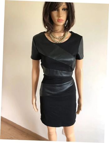 Robe noire à manches courtes avec simili cuir Only taille 38 TBE (taille petit)