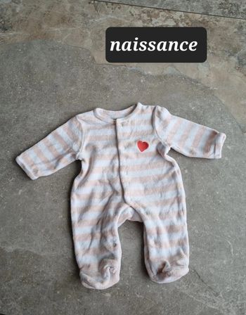Pyjama naissance avec un petit cœur