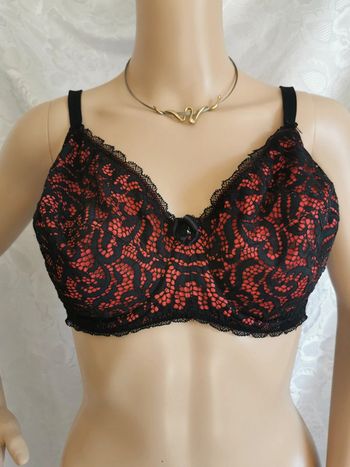Soutien gorge. Noir. Rouge 95 E. Rouge Gorge