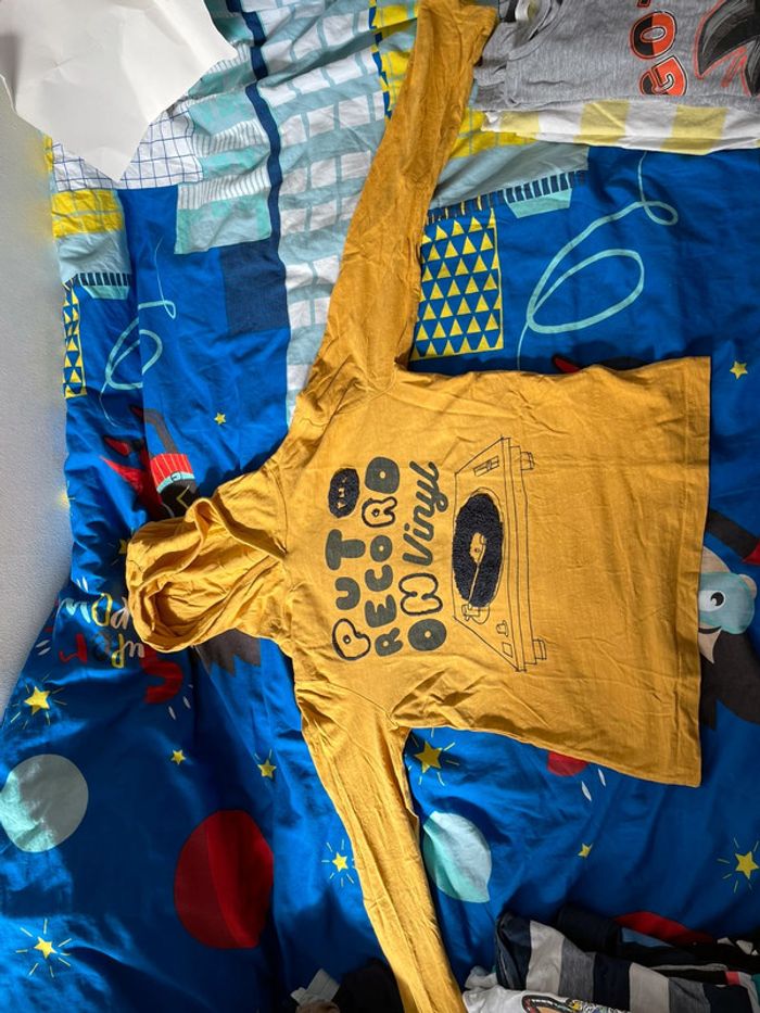 T shirt manches longues à capuche