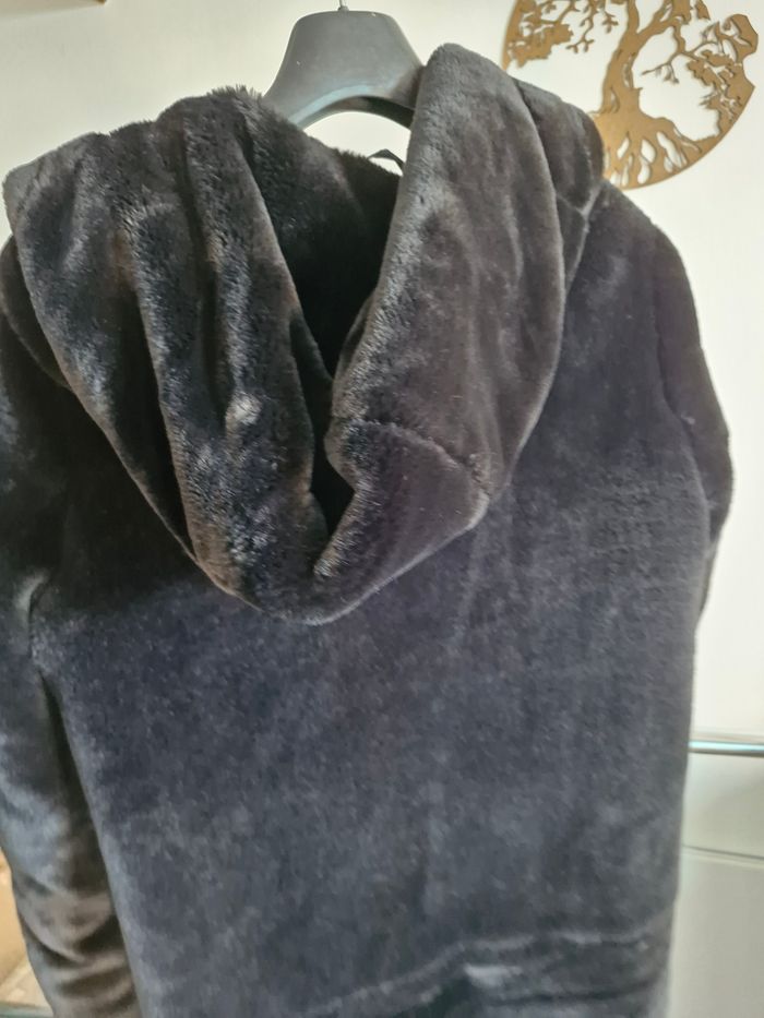 Manteau fausse fourrure - photo numéro 3