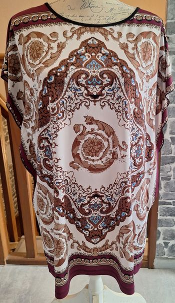 Longue tunique imprimée bordeaux et écru