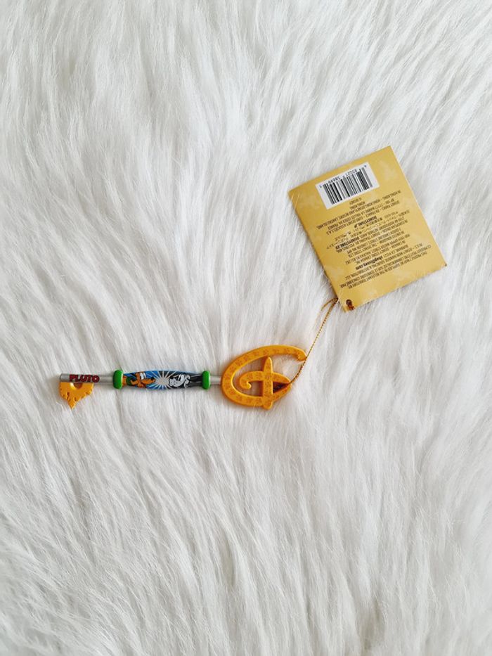 clef de collection les 90 ans de Pluto avec une nouvelle - photo numéro 2