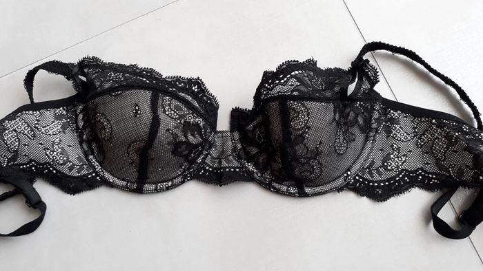 Soutien gorge dentelle noire 90B Well - TBE