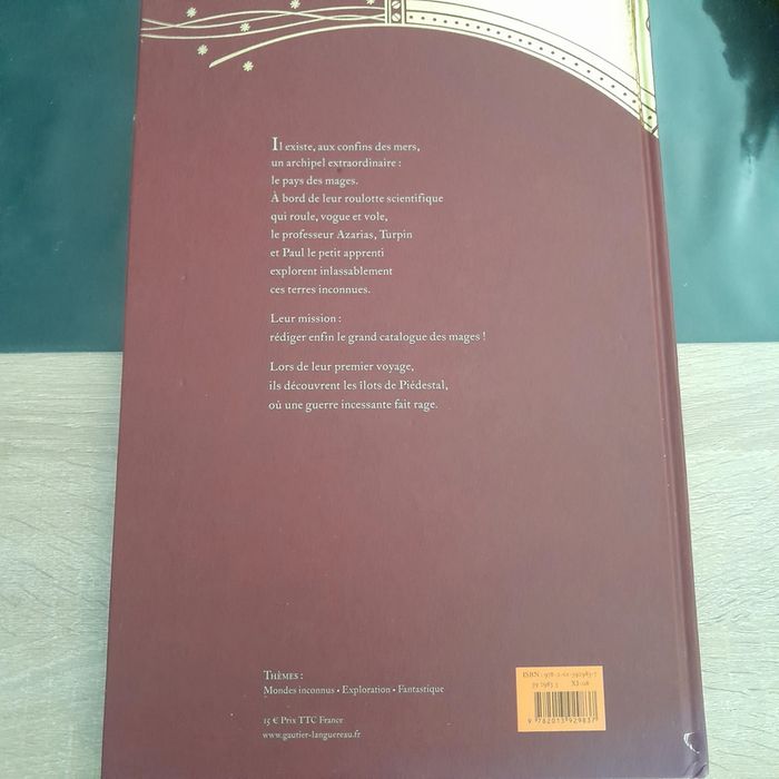 magnifique livre grand format Voyage au pays des mages - Les îlots de Piédestral - photo numéro 6