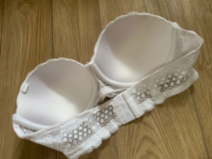 Soutien gorge sans bretelles - photo numéro 2