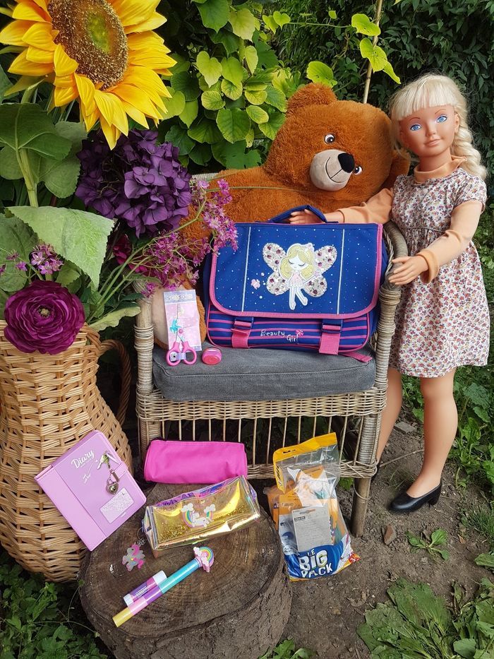 Cartable 38 cmBeauty girl fée papillon danseuse princesse à sequins + trousse assortie fuchsia
+ journal intime + ciseaux + gomme taille crayon à réservoir + surligneur arc en ciel 5 en 1
+ big pack Bic