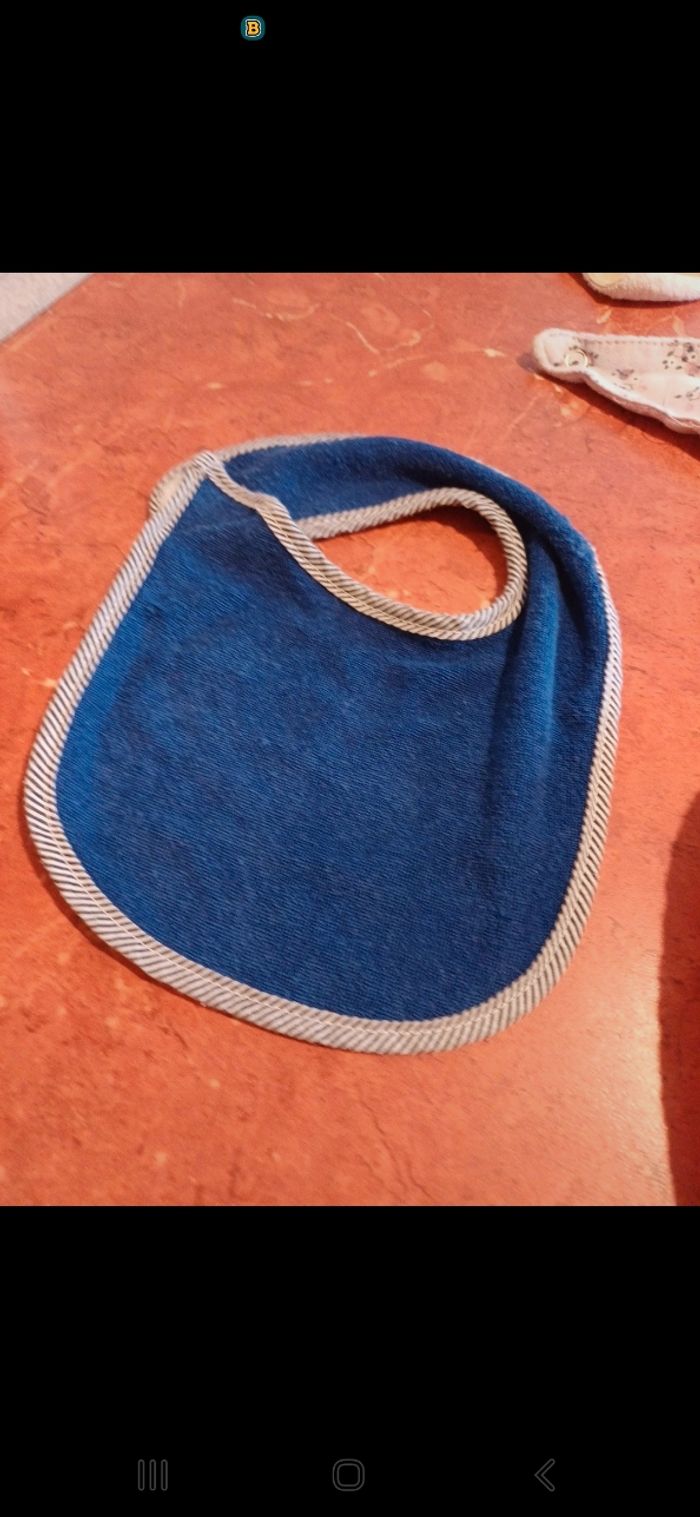 Lot.de 4 bavoirs - photo numéro 3