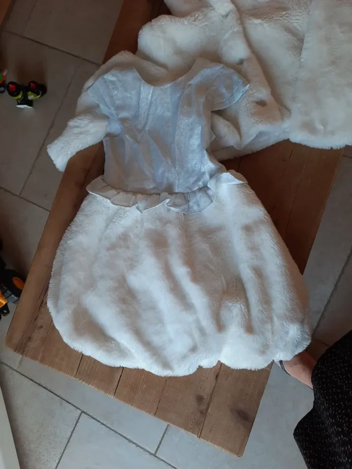 Robe et gilet de fête - photo numéro 2