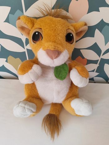 Peluche le roi lion Simba collier vert Disney mattel