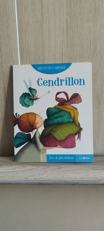 Cendrillon livre avec stickers