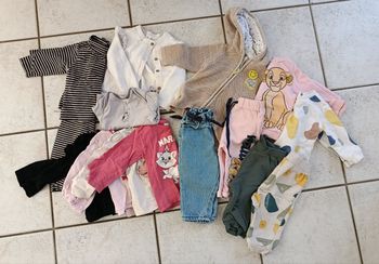 Lot de 11 vêtements en taille 9 mois.