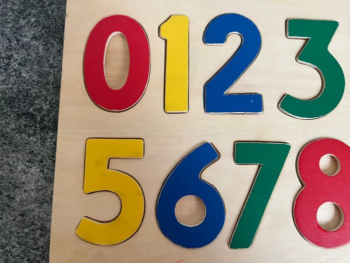 Puzzle en bois chiffres - photo numéro 5