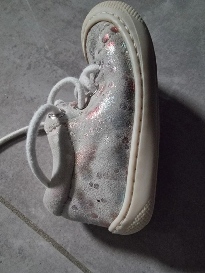 Chaussures blanches à bulles multicolores - photo numéro 3