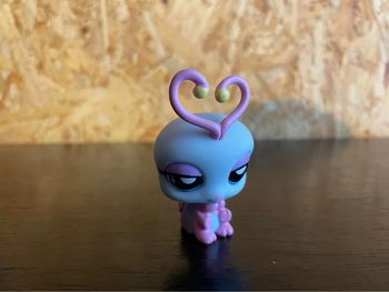 Idée cadeau 🎁 1 figurine Petshop LPS