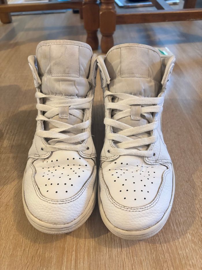 Nike Air Jordan 1 Mid – Blanc (US 6.5Y / EU 39) - photo numéro 2