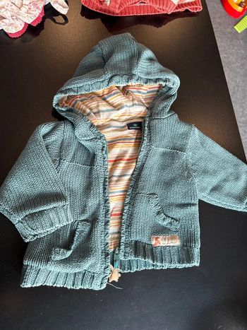 Gilet bleu à capuche