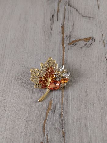Broche neuve