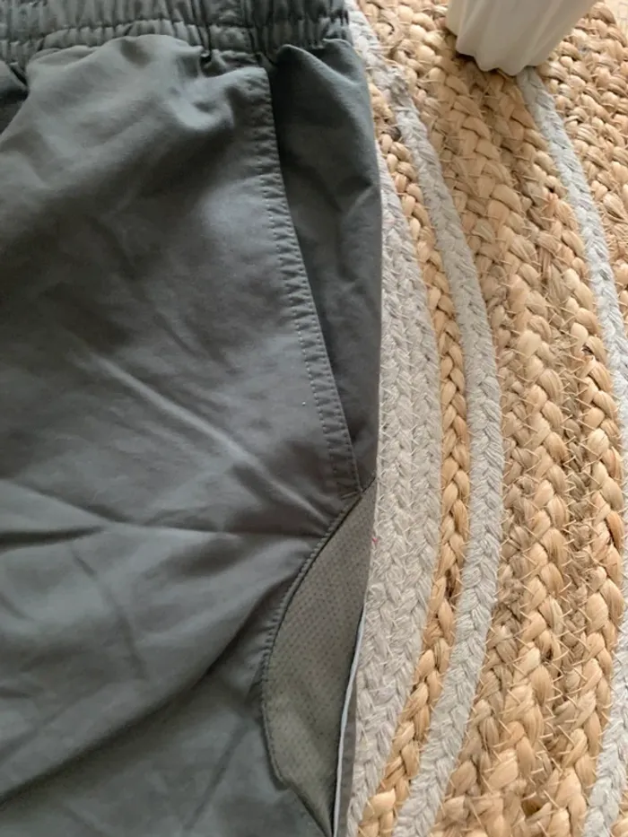 Short gris kaki - photo numéro 3