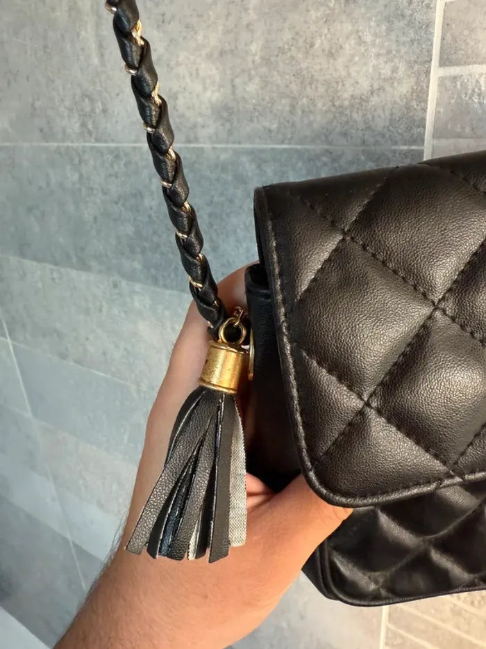 Sac à bandoulière matelassé noir – Chaîne dorée - photo numéro 4
