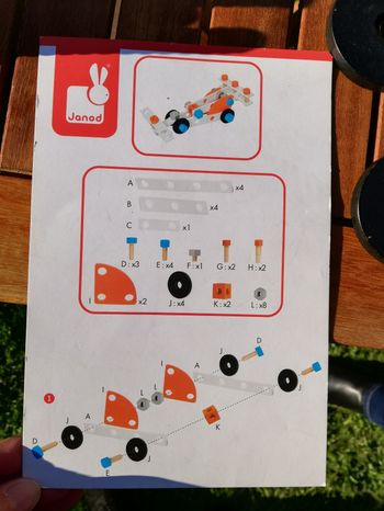 Voiture en bois à construire