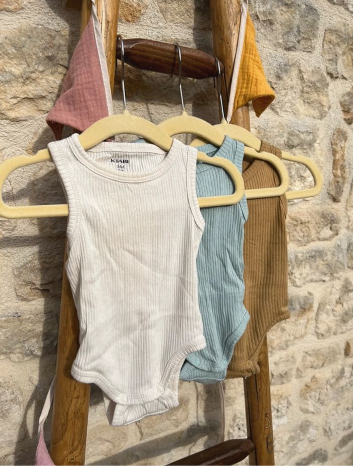 Lot bodies sans manches