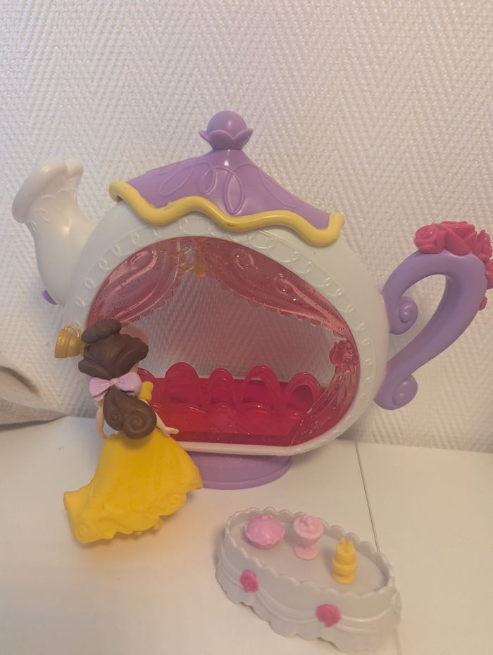 Figurine Disney little kingdom princesse Belle, dining room - photo numéro 4