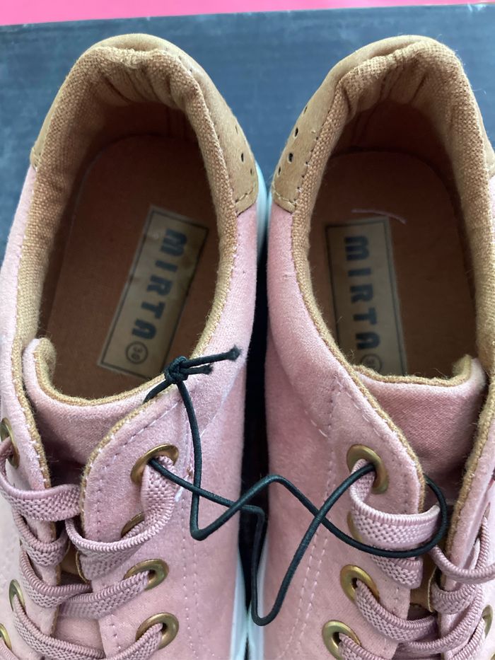 Paire de baskets rose - photo numéro 2