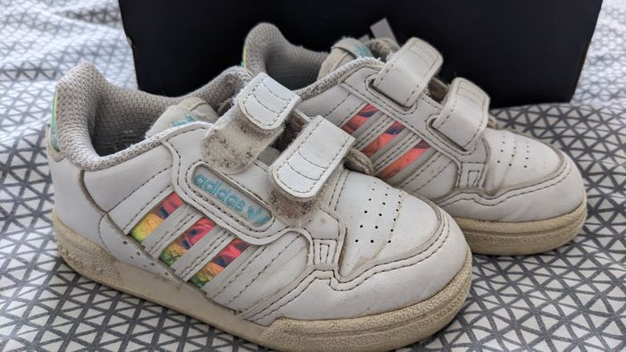 Lot 2 paires baskets Adidas T22 Bon état - photo numéro 6
