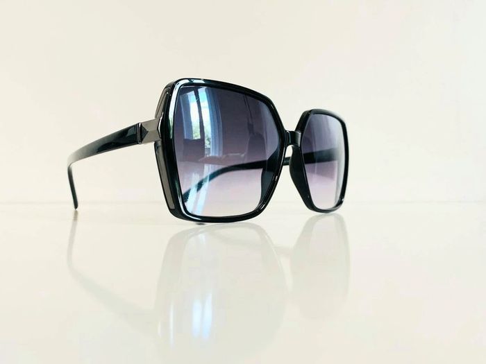 Lunette de soleil femme noire et argentée verres dégradés uvprotection catégorie 3 - photo numéro 7