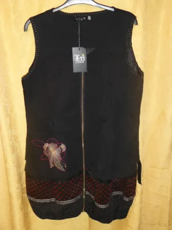 robe tunique noir / rouge fleur L33 taille 42/44