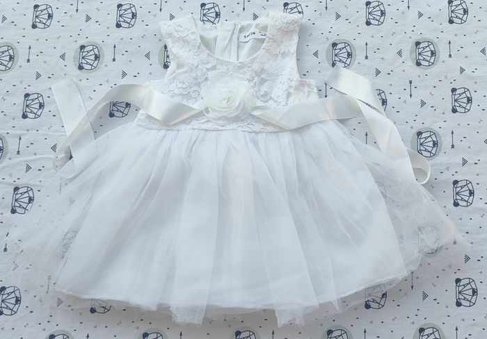 Robe de cérémonie taille 9/12 mois