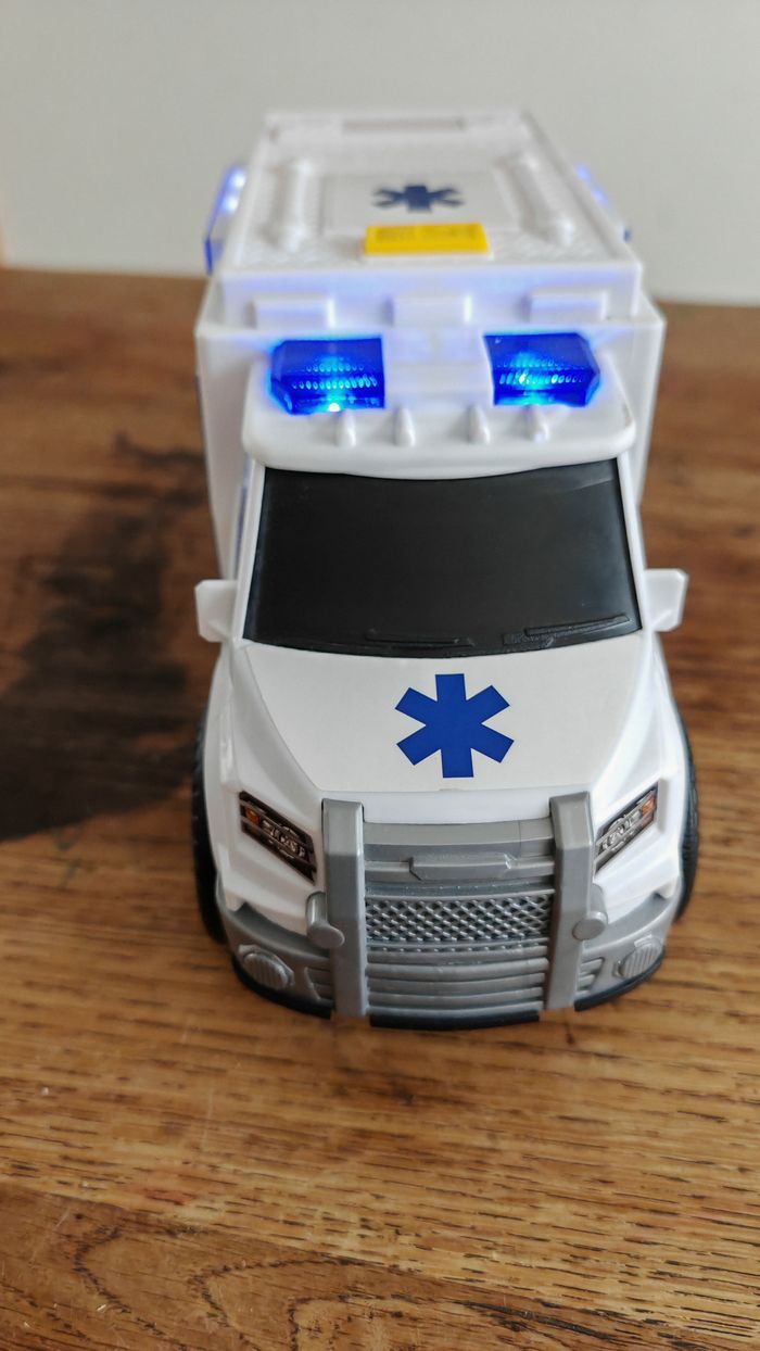 Ambulance - photo numéro 5
