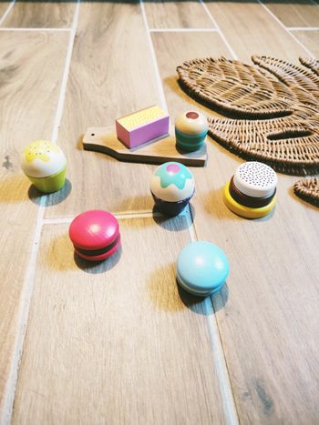 🥮Dinette en bois avec macarons à scratch et gâteaux marque Oxybul 