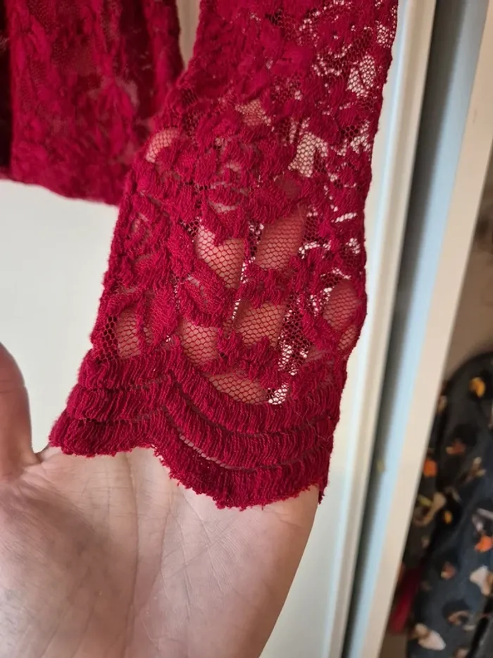 Blouse rouge bordeaux à dentelle - photo numéro 2