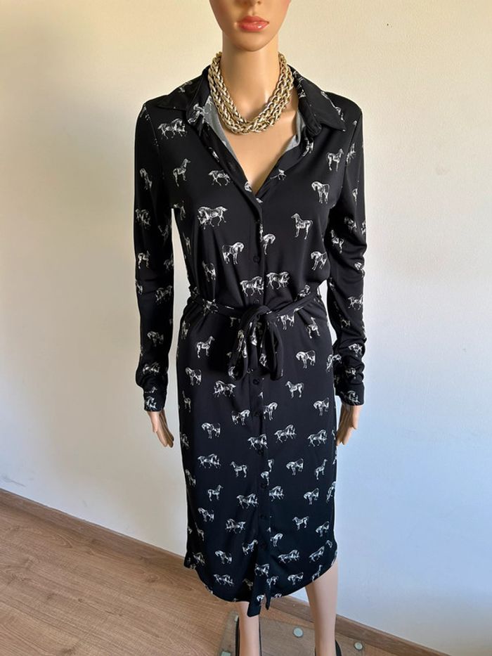 Robe noire et blanche imprimée mi longue WE taille S jamais portée