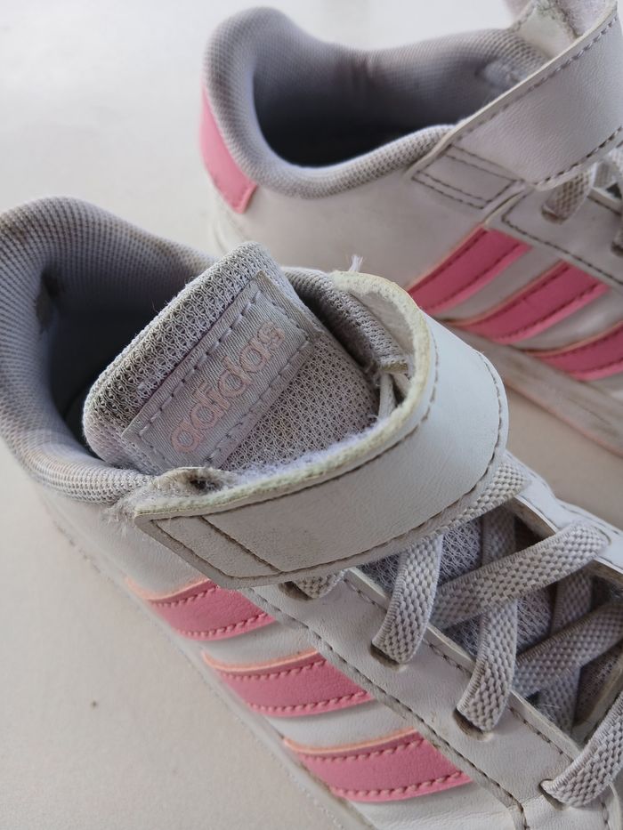 Baskets Adidas filles  pointure 30 - photo numéro 3