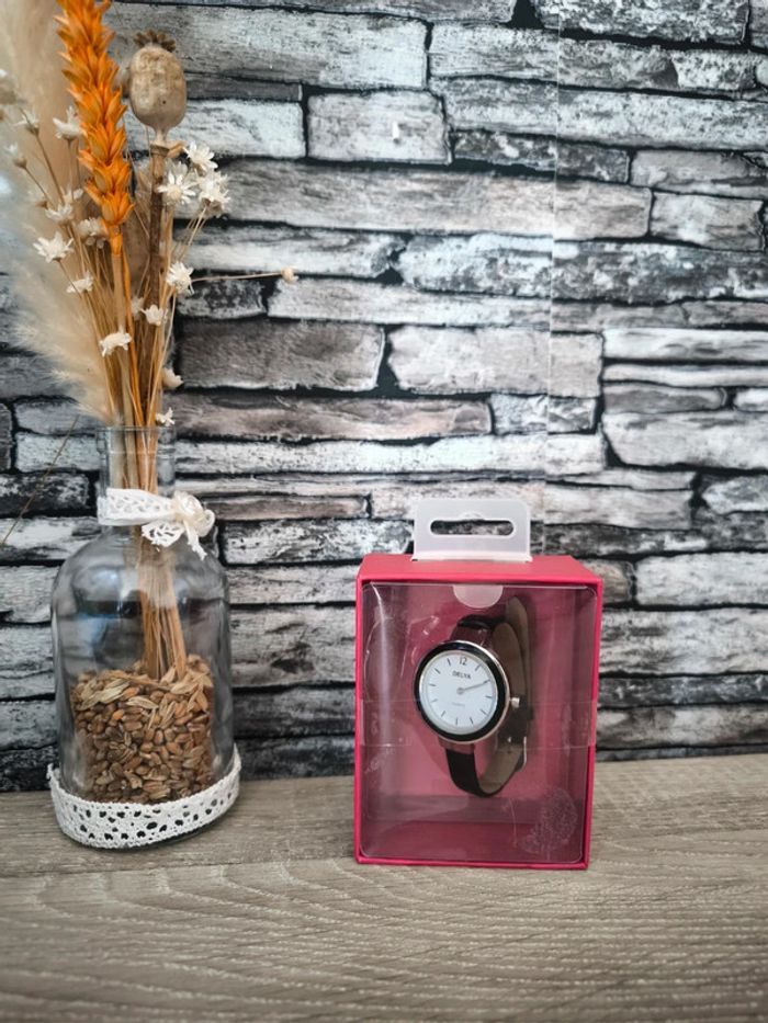 🖤 Montre Delya neuve dans sa boîte 🖤