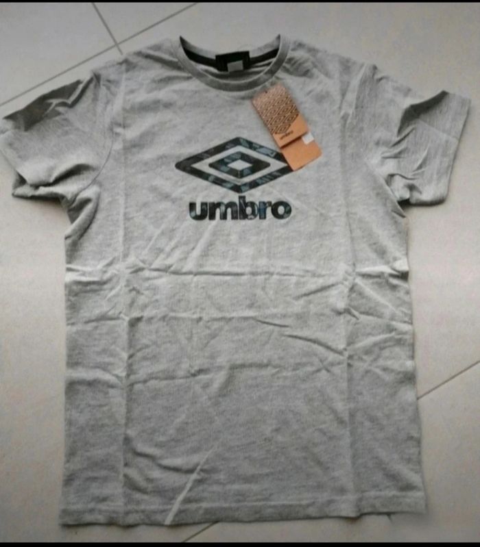T shirt umbro neuf 14 ans