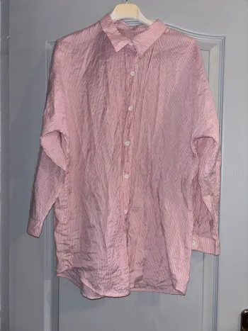 Chemise à rayures rose et blanche