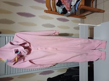 pyjama avec capuche pour filles Taille 7 ans