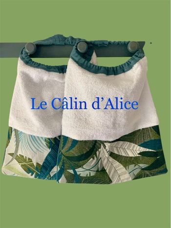 Lot de deux bavoirs élastiques 